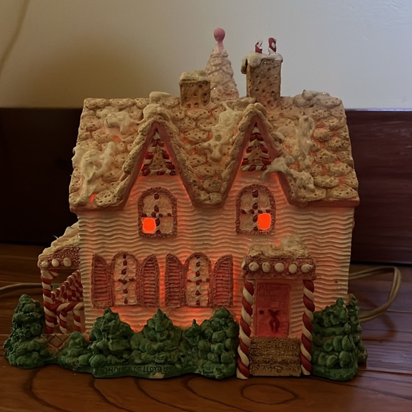 1998 house of Lloyd Sugarland Estate gingerbread lighted house - Picture 4 of 13